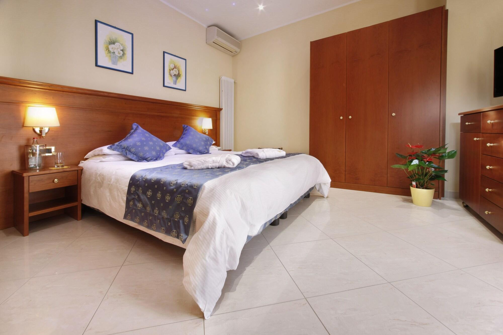 Hotel Ristorante Toscana Alassio Dış mekan fotoğraf
