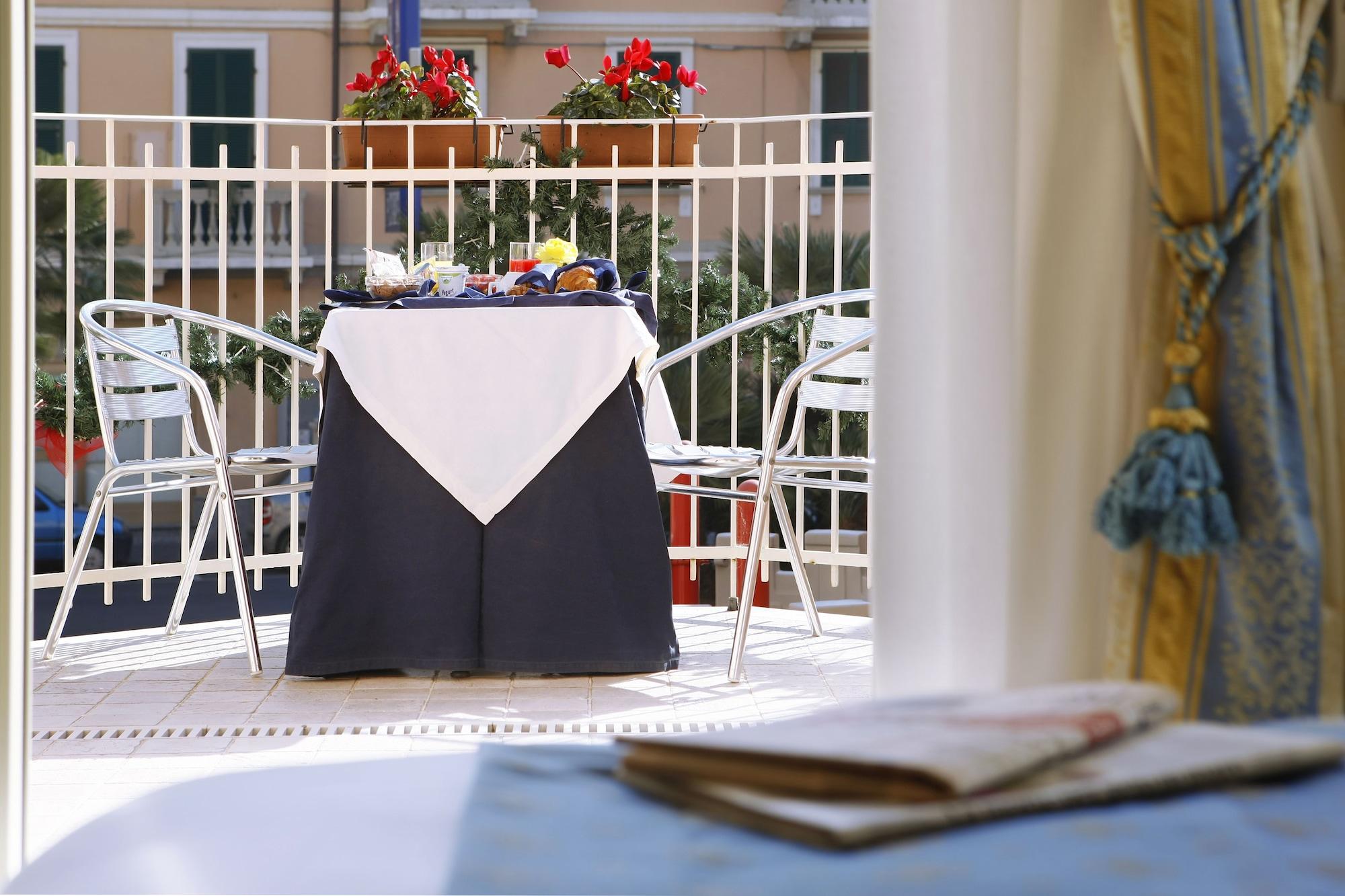 Hotel Ristorante Toscana Alassio Dış mekan fotoğraf
