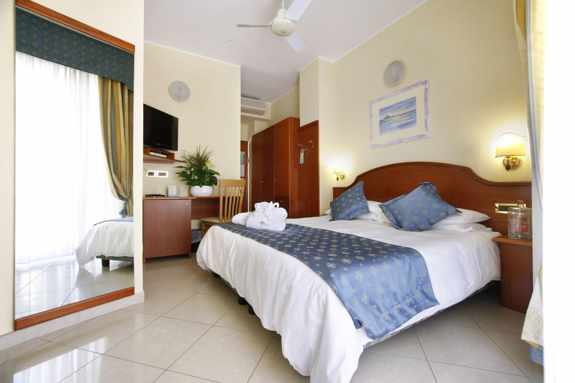 Hotel Ristorante Toscana Alassio Dış mekan fotoğraf