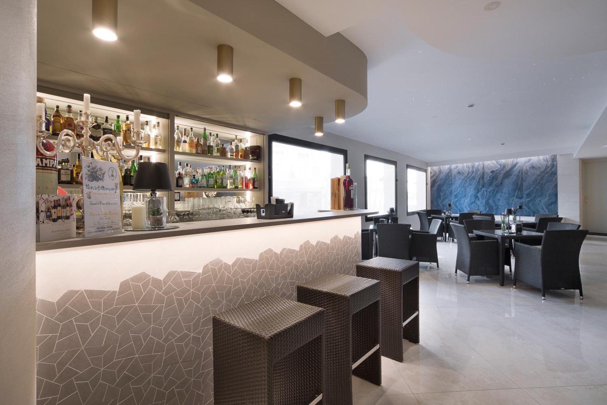 Hotel Ristorante Toscana Alassio Dış mekan fotoğraf