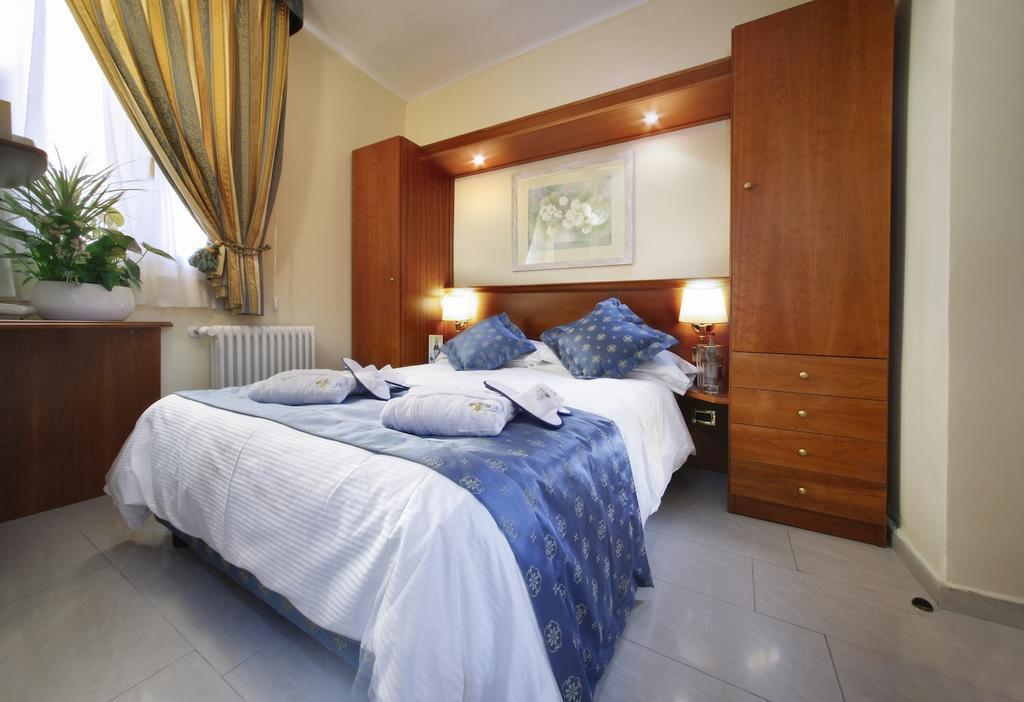 Hotel Ristorante Toscana Alassio Dış mekan fotoğraf