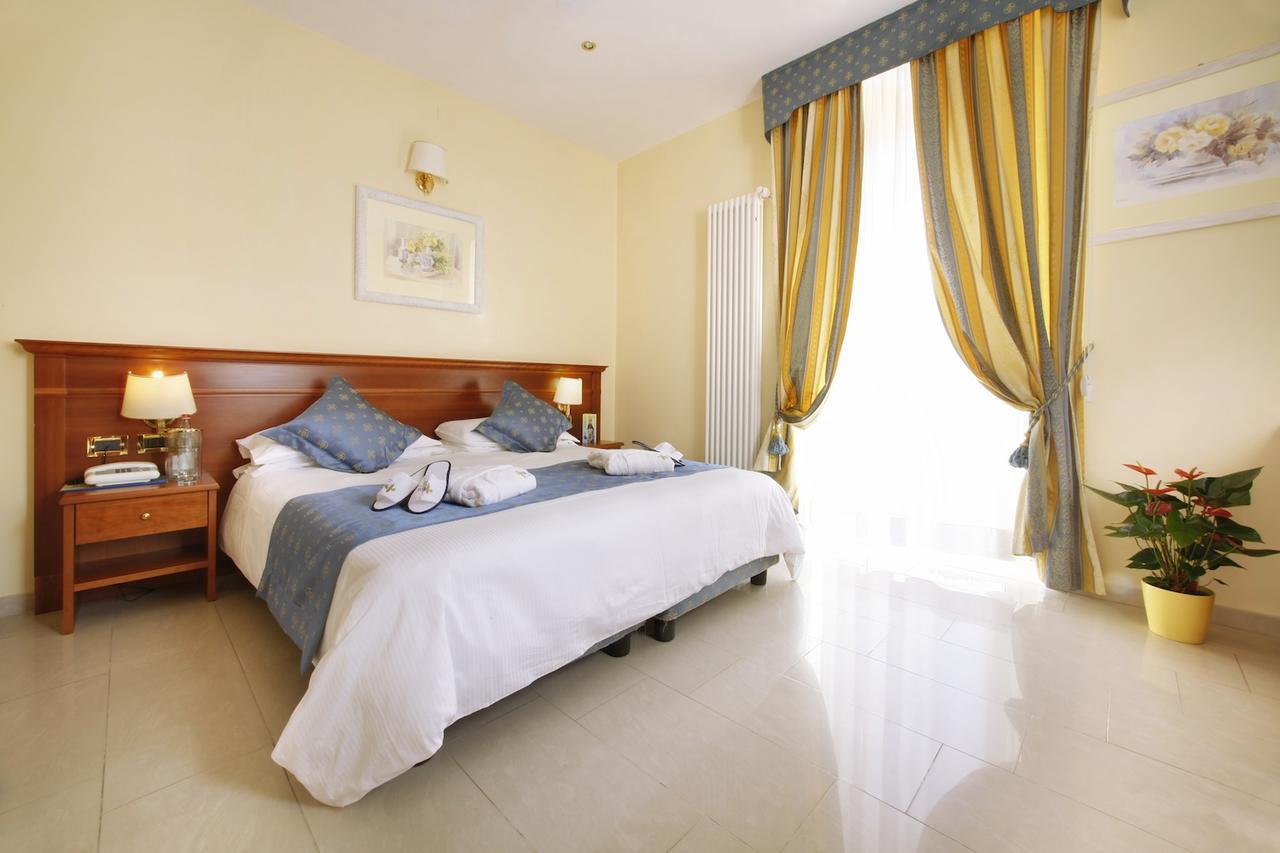 Hotel Ristorante Toscana Alassio Dış mekan fotoğraf
